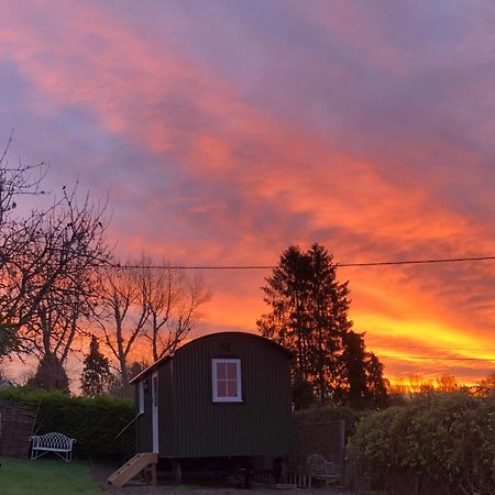 Green Valley, Cotswold Stay With Hamper เชลเทนแฮม ภายนอก รูปภาพ