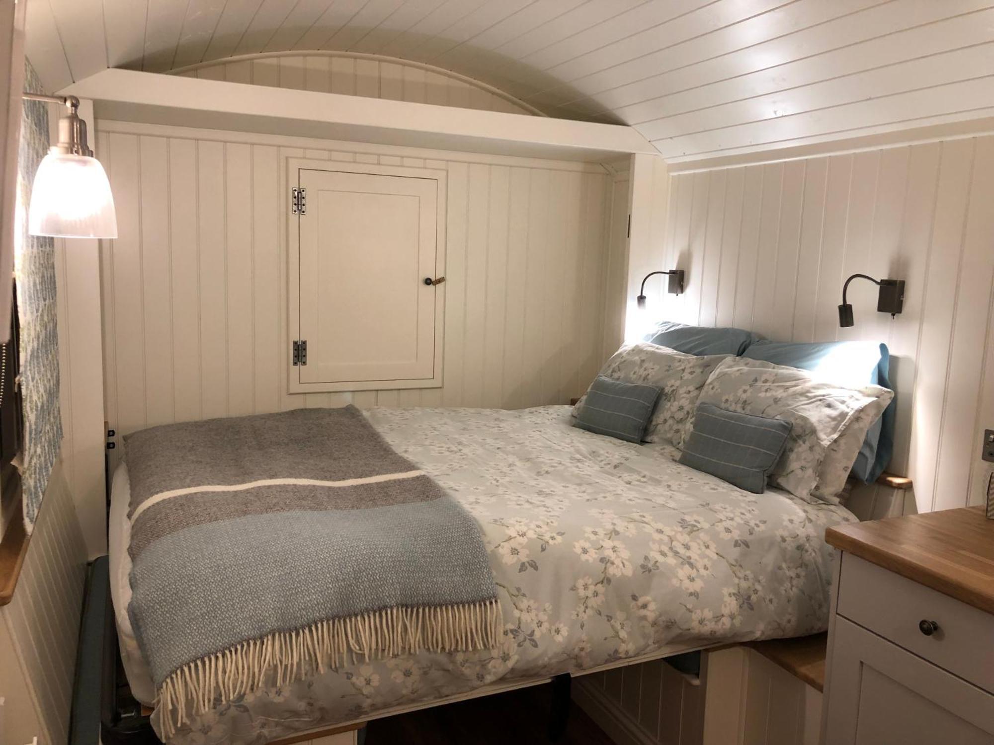Green Valley, Cotswold Stay With Hamper เชลเทนแฮม ภายนอก รูปภาพ