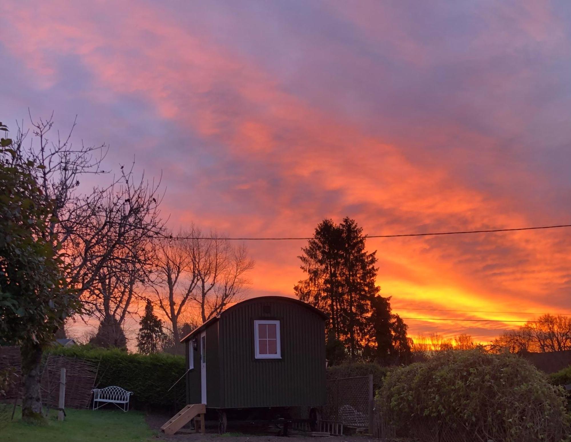 Green Valley, Cotswold Stay With Hamper เชลเทนแฮม ภายนอก รูปภาพ
